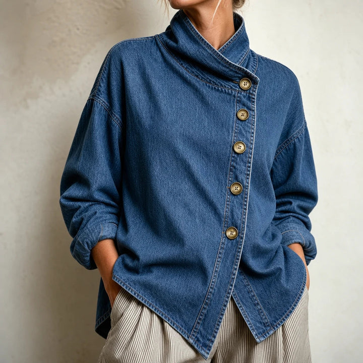 Dames Asymmetrische Denim Jasje in blauw, Schuine Knopen en Staande Kraag