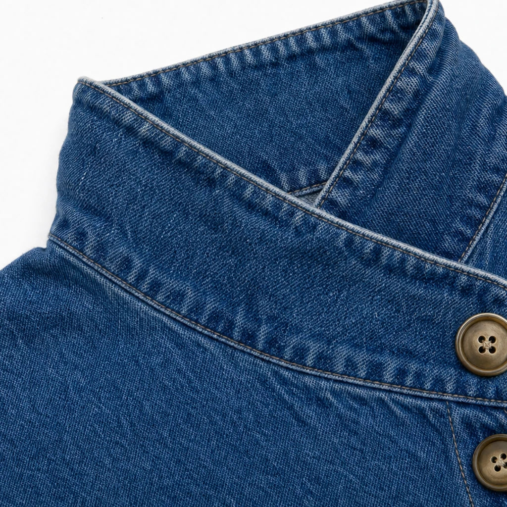 Dames Asymmetrische Denim Jasje - Schuine Knopen en Staande Kraag