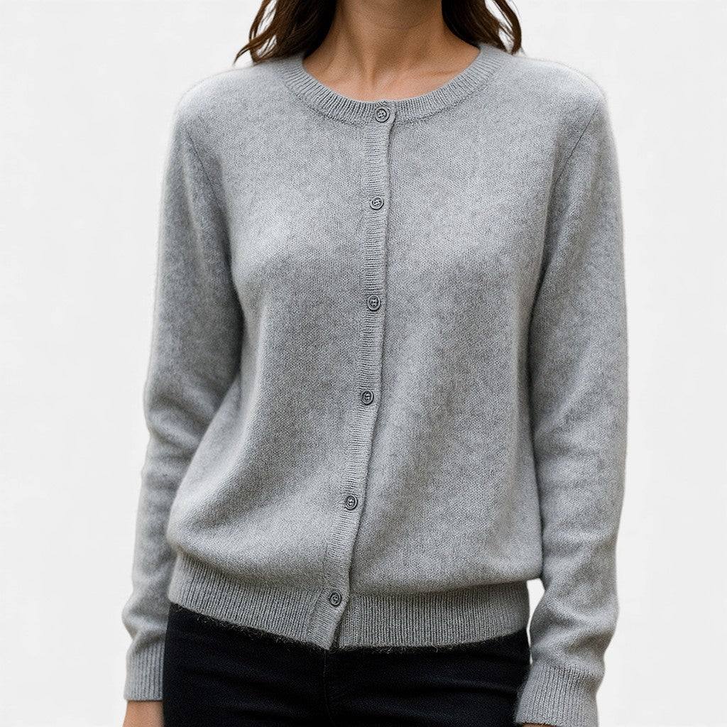 Dames fijngebreide knoopvest in lichtgrijs, klassieke cardigan
