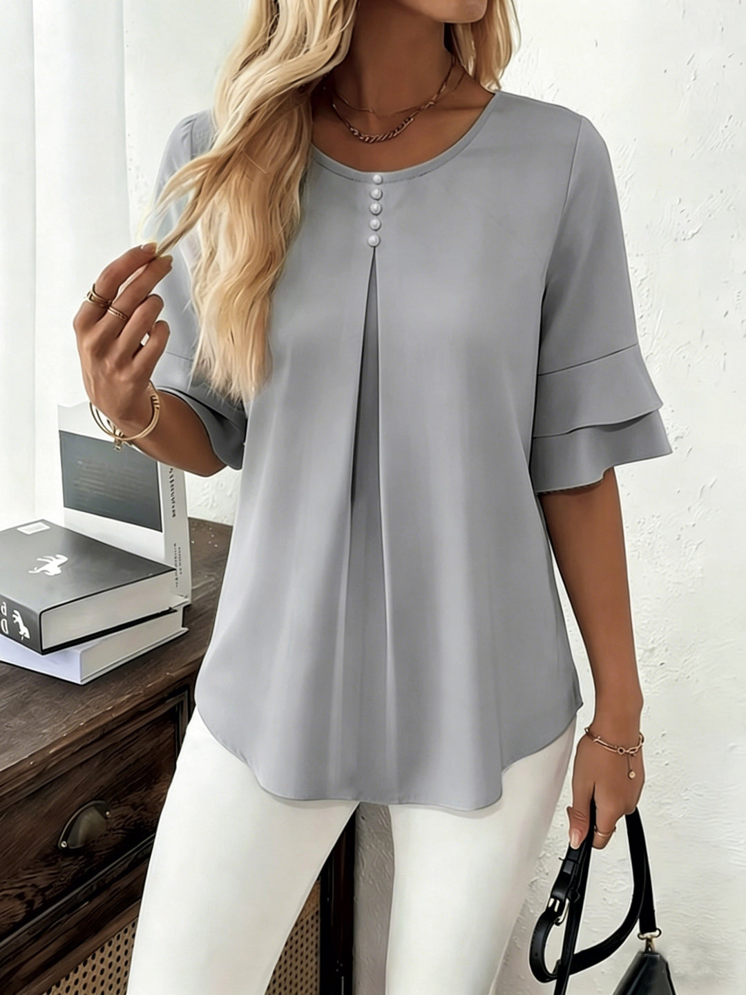 Dames Geplooide Blouse met Uitlopende Mouwen in lichtgrijs, Elegant