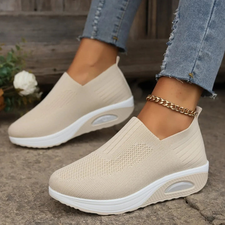 Dames Gevoerde Slip-On Sneakers in beige, Comfort en Stijl