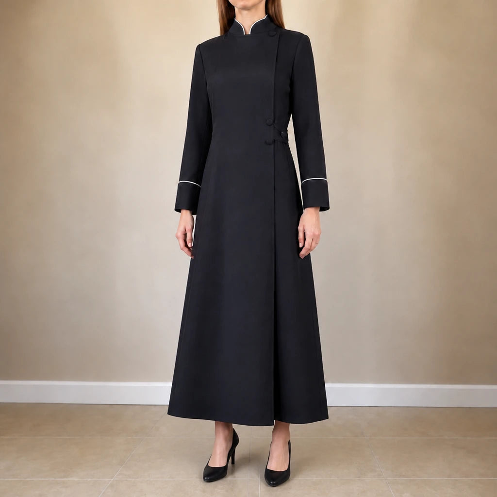 Dames Gewaad met Opstaande Kraag in zwart, Elegante Liturgische Jurk