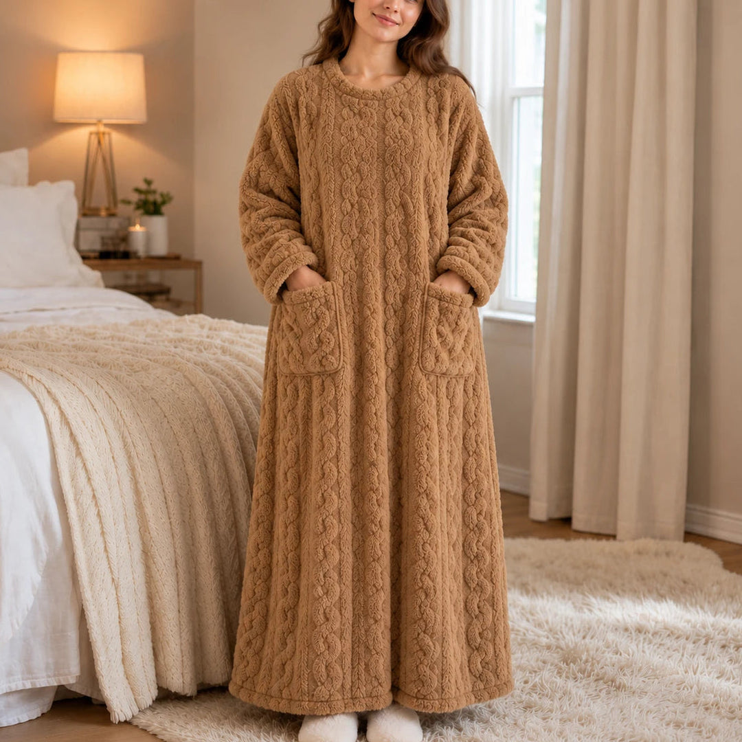 Dames lange fluweelachtige huisjurk in bruin, warm en comfortabel