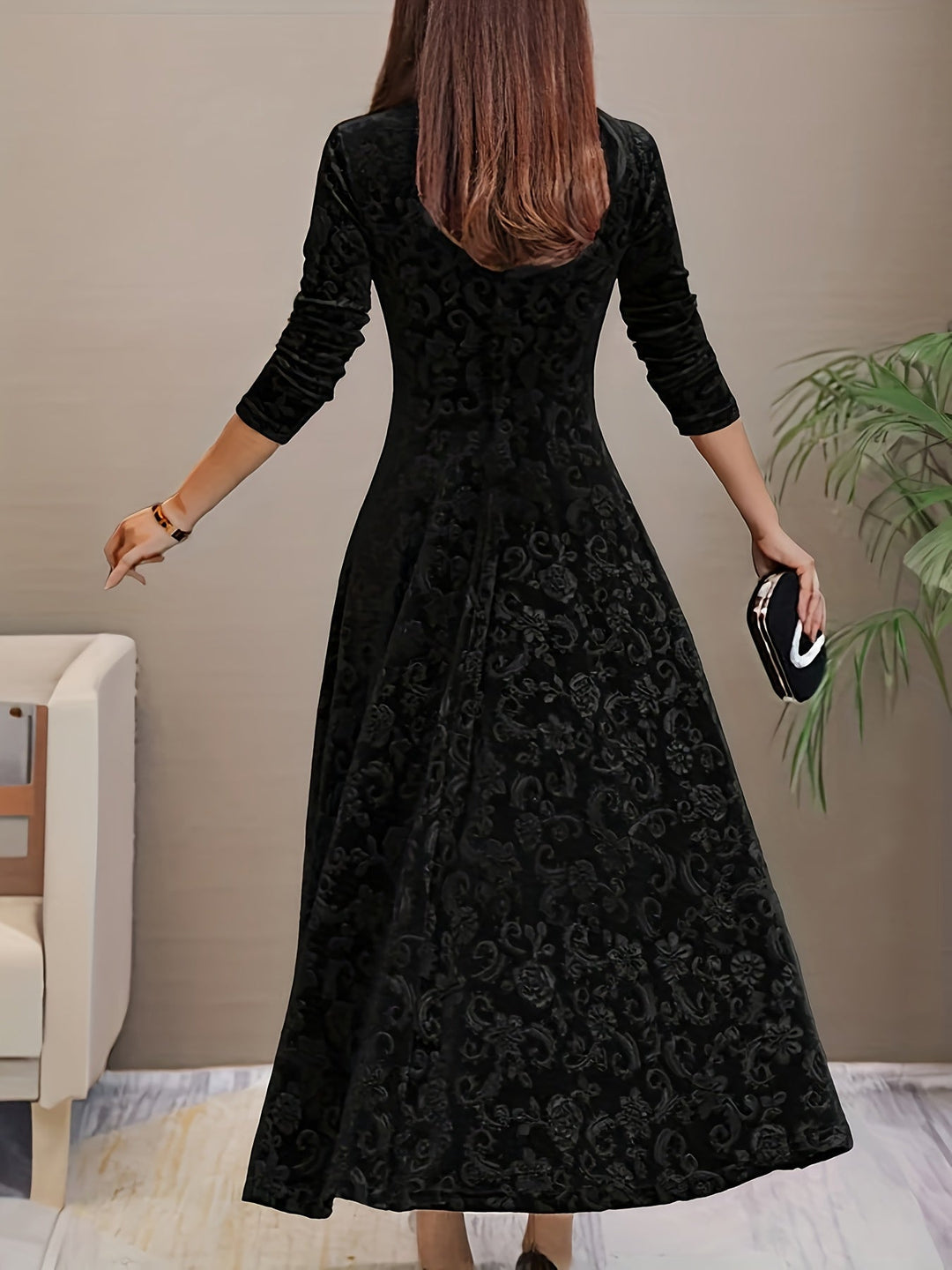 Dames midi-jurk met lange mouwen in zwart, elegant en verfijnd